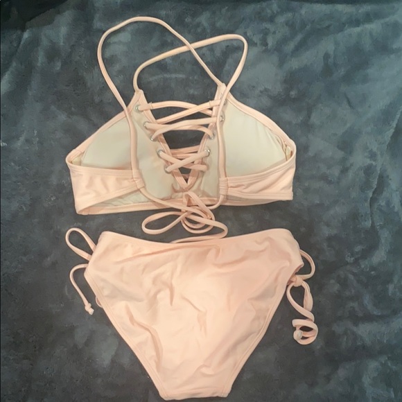 Bikini - Picture 2 of 2